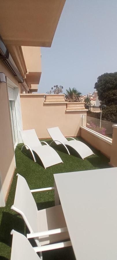 Apart 3 EN PRIMERA LÍNEA DE PLAYA CON TERRAZA Y VISTAS AL MAR Almeria Exterior foto