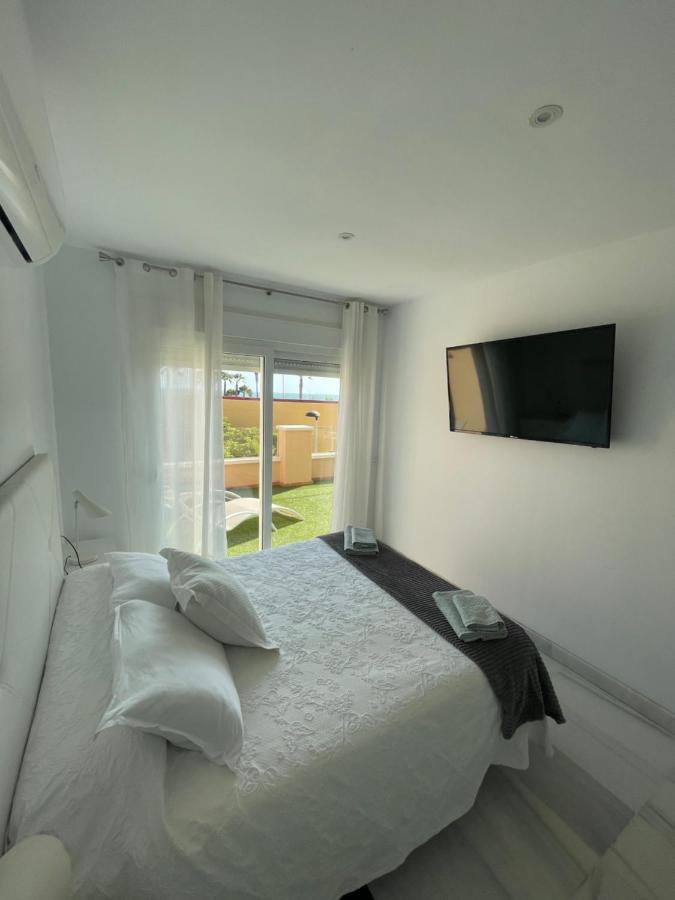 Apart 3 EN PRIMERA LÍNEA DE PLAYA CON TERRAZA Y VISTAS AL MAR Almeria Exterior foto