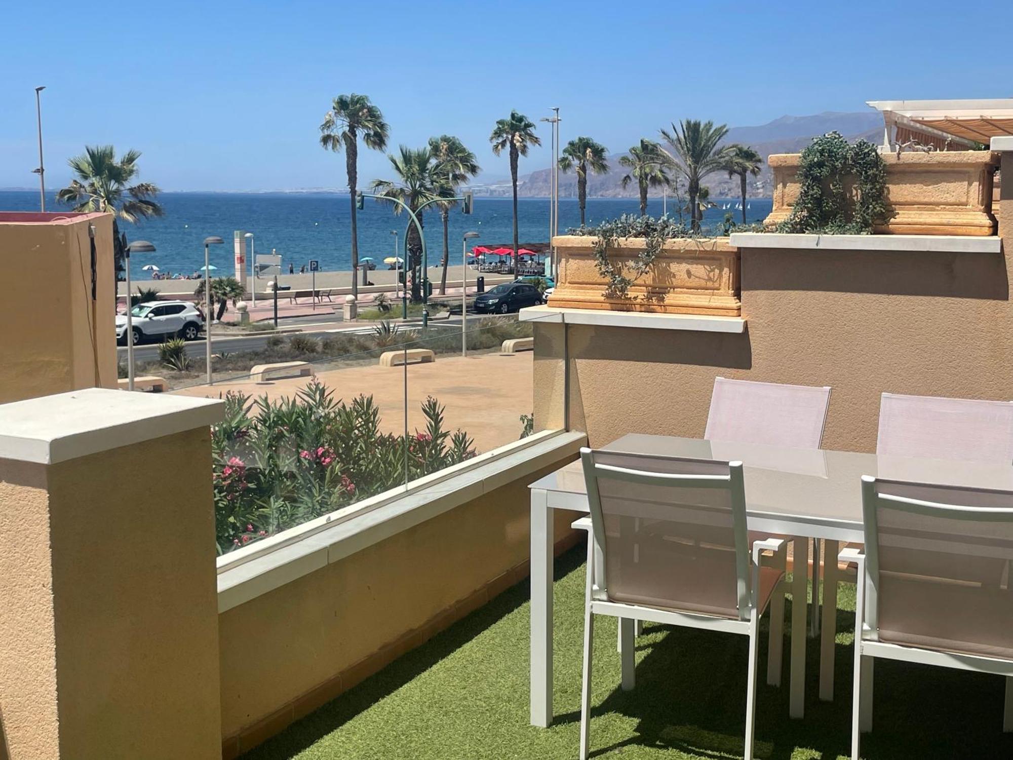 Apart 3 EN PRIMERA LÍNEA DE PLAYA CON TERRAZA Y VISTAS AL MAR Almeria Exterior foto