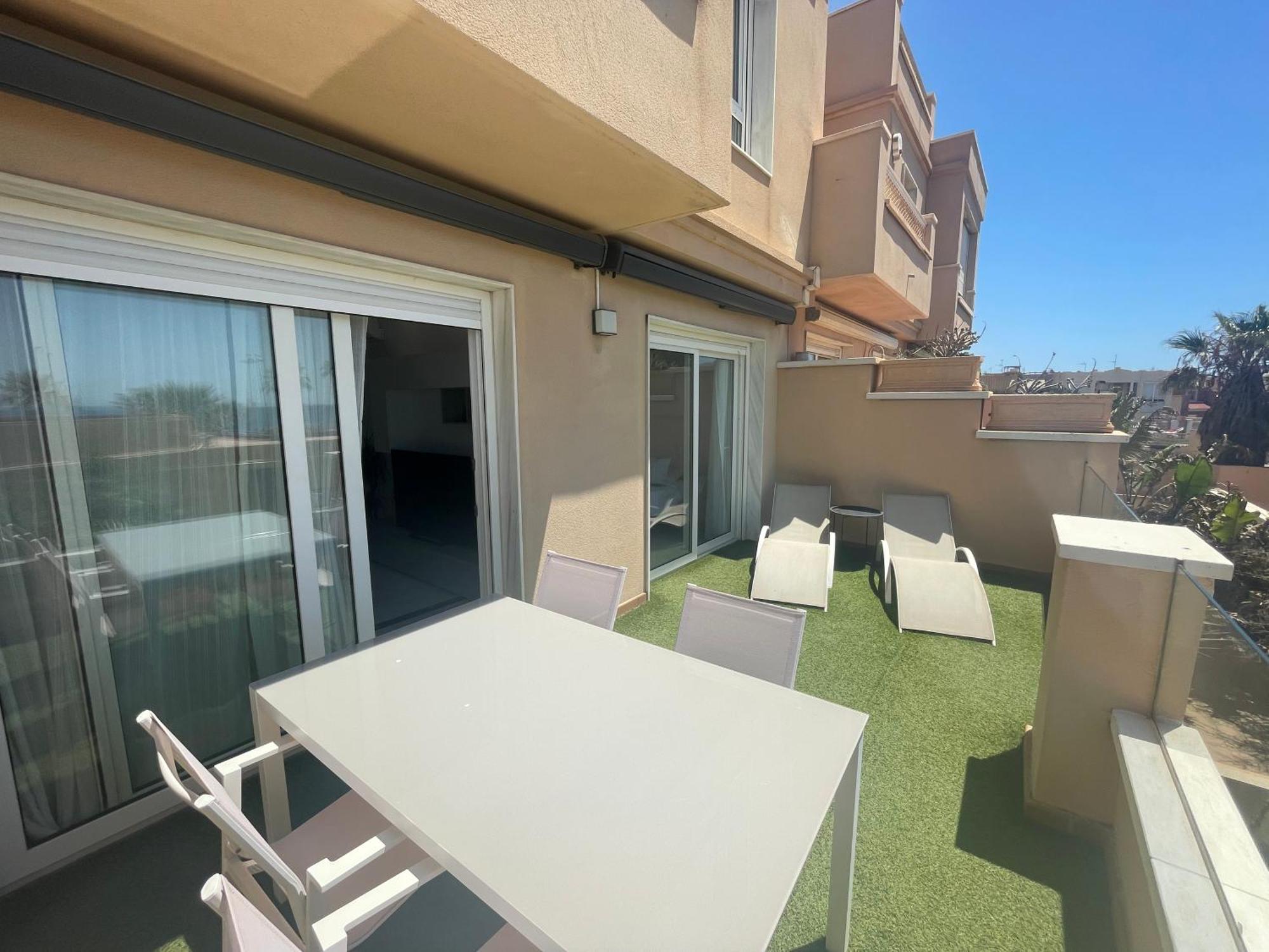Apart 3 EN PRIMERA LÍNEA DE PLAYA CON TERRAZA Y VISTAS AL MAR Almeria Exterior foto